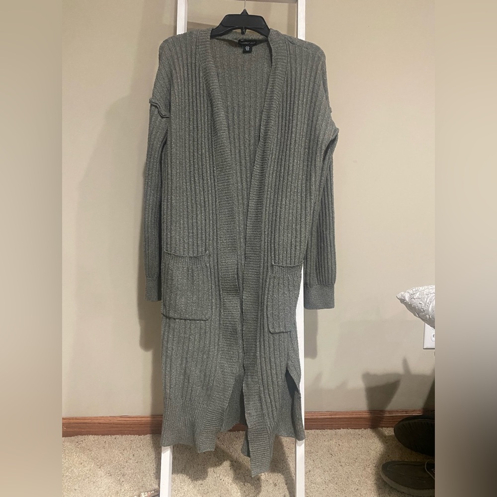 Sincerely Jules Textured Gray Cardigan. Womens size M